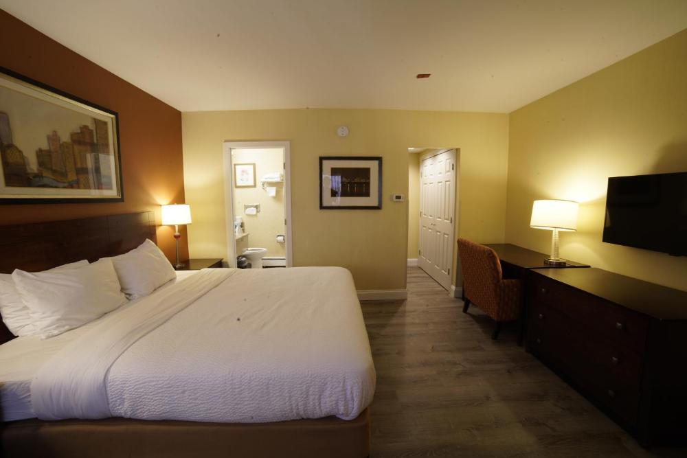 Standard King Room interior